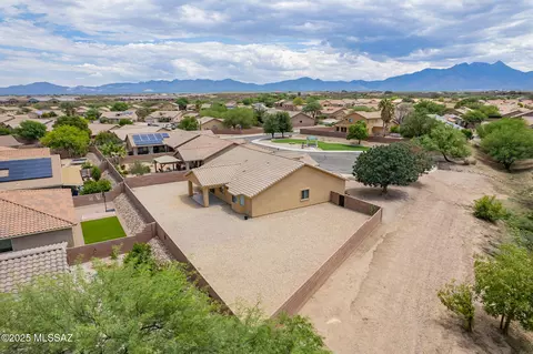 1001 E Providence Canyon Dr, Sahuarita, AZ 85629
