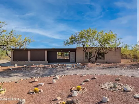 9150 E Loma Linda Pl, Tucson, AZ 85749