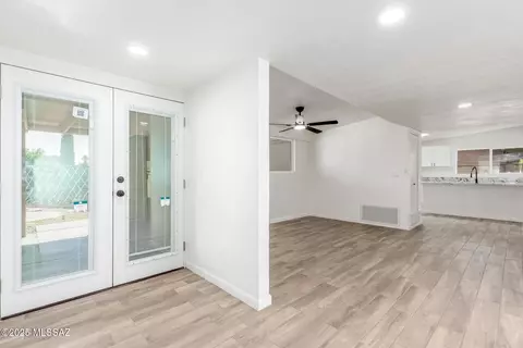36 S Evelyn Ave, Tucson, AZ 85710