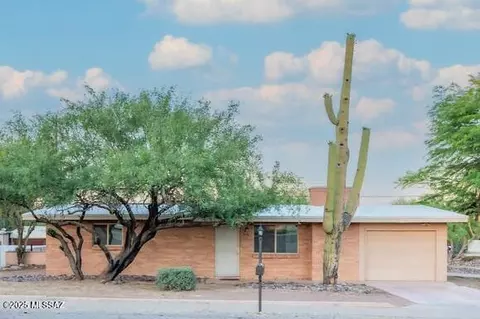 710 N Camino Santiago, Tucson, AZ 85745