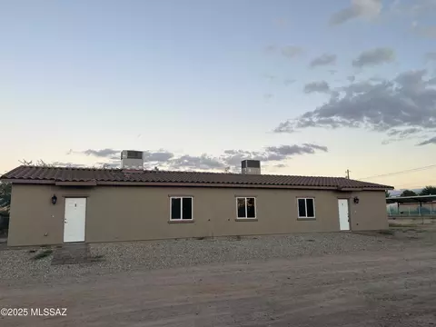 303 E Navajo Rd, Tucson, AZ 85705