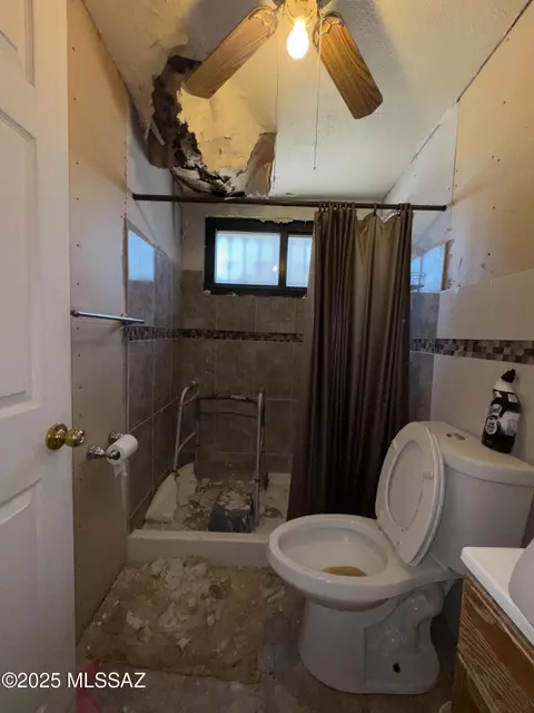Bath - 5418 S Oregon Dr, Tucson, AZ 85706 photo 5 of 5