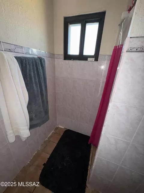 Bath - 5418 S Oregon Dr, Tucson, AZ 85706 photo 2 of 5