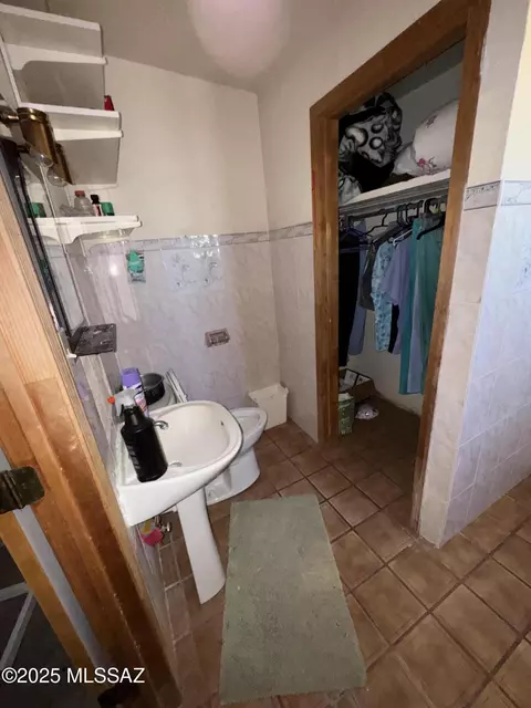 Bath - 5418 S Oregon Dr, Tucson, AZ 85706 photo 1 of 5