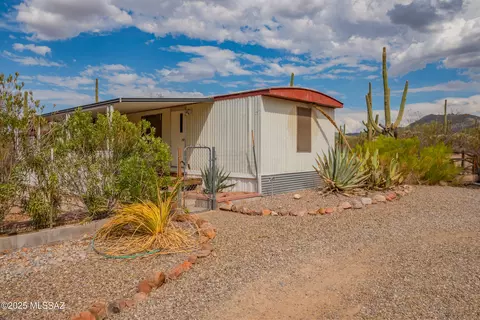 11970 W Saguaro Park Ln, Tucson, AZ 85743