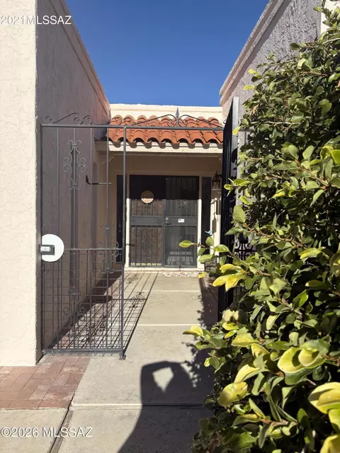 7921 N Casas Carmen, Tucson, AZ 85742
