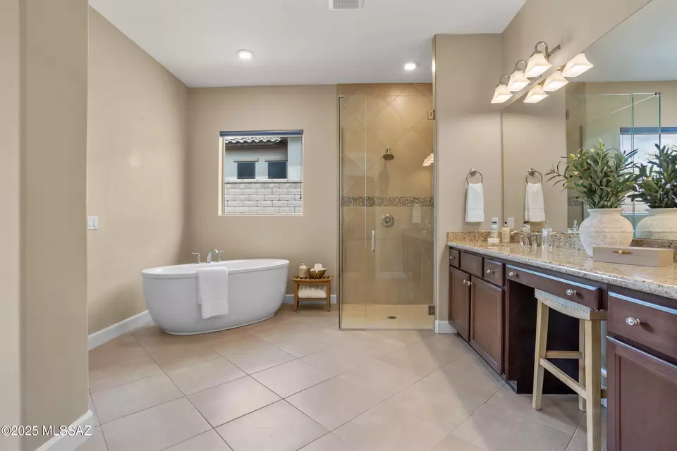 Bath - 14045 N Crooked Creek Dr, Marana, AZ 85658 photo 2 of 3
