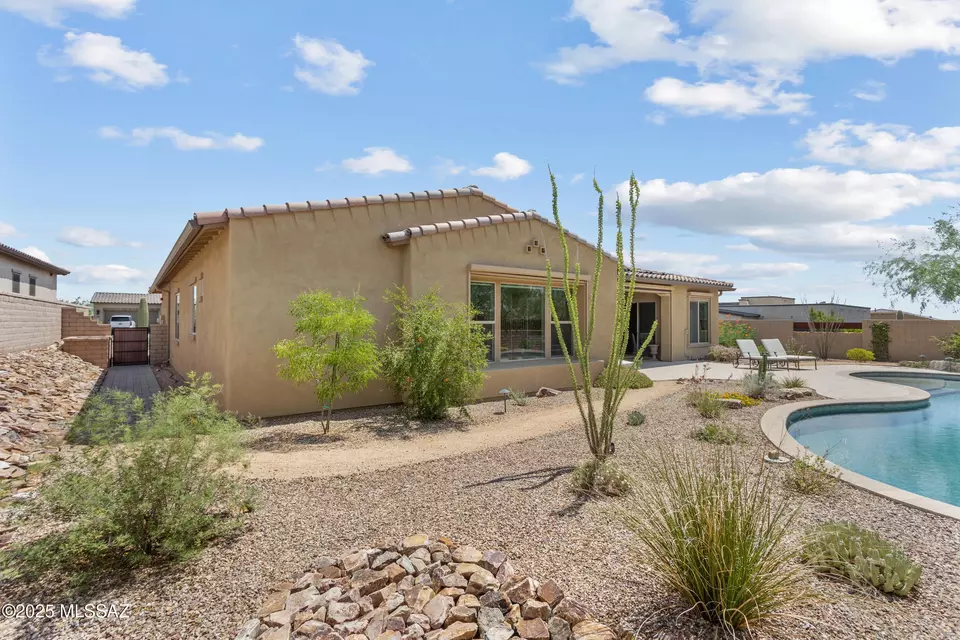 Exterior - 14045 N Crooked Creek Dr, Marana, AZ 85658 photo 8 of 10