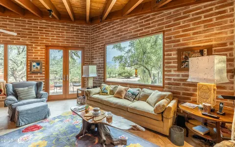 Living - 12345 E 8th St, Tucson, AZ 85748 photo 3 of 5