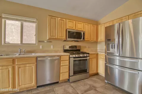 Kitchen - 8474 S Gupta Dr, Tucson, AZ 85747 photo 4 of 5