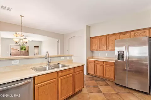 Kitchen - 7536 E Fair Meadows Loop, Tucson, AZ 85756 photo 5 of 5