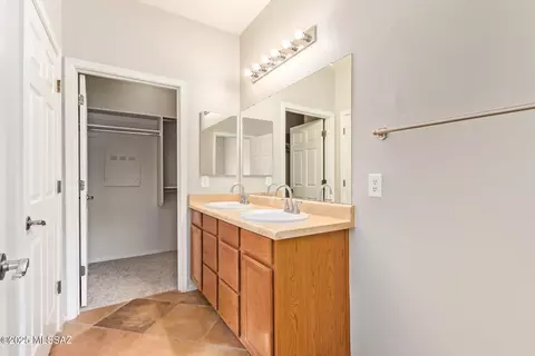 Bath - 7536 E Fair Meadows Loop, Tucson, AZ 85756 photo 1 of 2