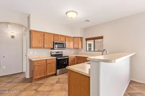 Kitchen - 7536 E Fair Meadows Loop, Tucson, AZ 85756 photo 3 of 5