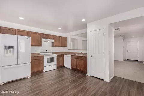 Kitchen - 5234 E Desert Straw Ln, Tucson, AZ 85756 photo 2 of 2