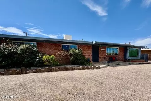 5242 E 2nd St, Tucson, AZ 85711 photo 2
