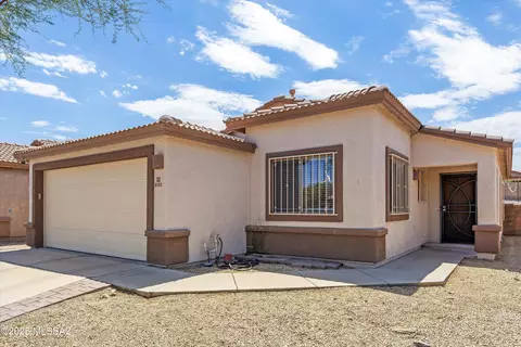 Exterior - 8492 E Sarnoff Ridge Loop, Tucson, AZ 85710 photo 2 of 7