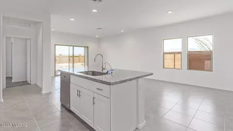 Kitchen - 6092 E Black Caviar Pl, Tucson, AZ 85756 photo 3 of 5
