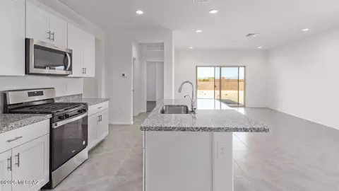 Kitchen - 6092 E Black Caviar Pl, Tucson, AZ 85756 photo 2 of 5