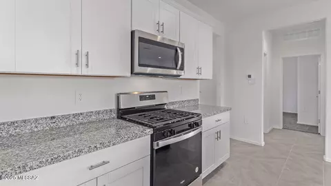 Kitchen - 6092 E Black Caviar Pl, Tucson, AZ 85756 photo 4 of 5