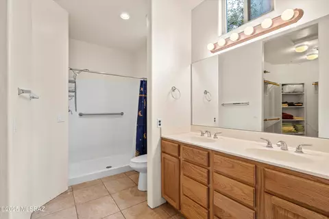 Bath - 7682 E Sierra Park Loop, Tucson, AZ 85710 photo 1 of 2
