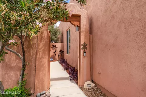 Exterior - 7682 E Sierra Park Loop, Tucson, AZ 85710 photo 2 of 9