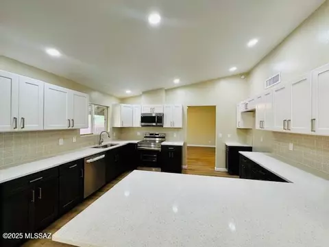 5268 E 17 St, Tucson, AZ 85711
