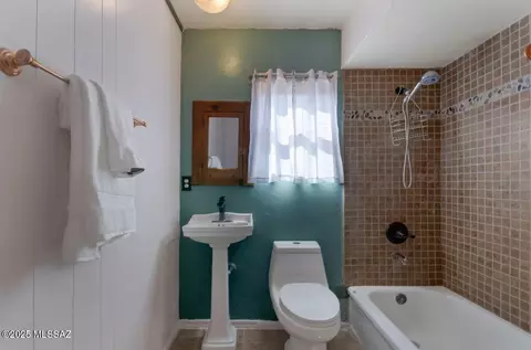 Bath - 3142 E 24th St, Tucson, AZ 85713 photo 1 of 2