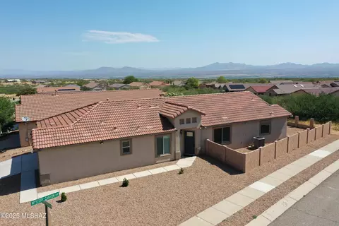 1704 Tenen Pass Dr, Benson, AZ 85602