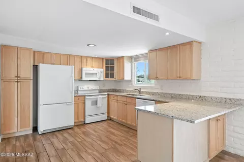 Kitchen - 522 E Windward Pl, Tucson, AZ 85704 photo 1 of 3