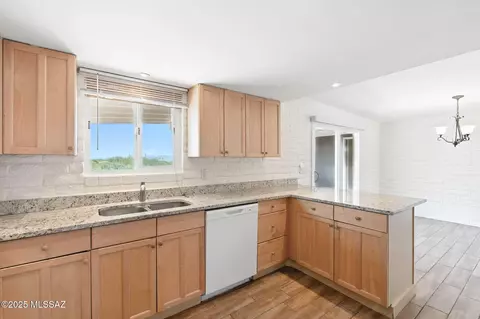 Kitchen - 522 E Windward Pl, Tucson, AZ 85704 photo 2 of 3