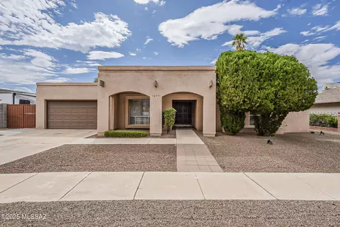 7440 E Rio Verde Dr, Tucson, AZ 85715