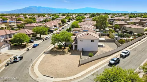 View/Area - 8464 E Via Cortina De Madera, Tucson, AZ 85747 photo 6 of 7
