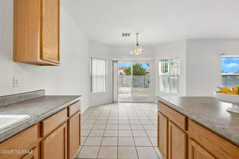 Kitchen - 8464 E Via Cortina De Madera, Tucson, AZ 85747 photo 3 of 4