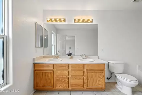 Bath - 8464 E Via Cortina De Madera, Tucson, AZ 85747 photo 4 of 5