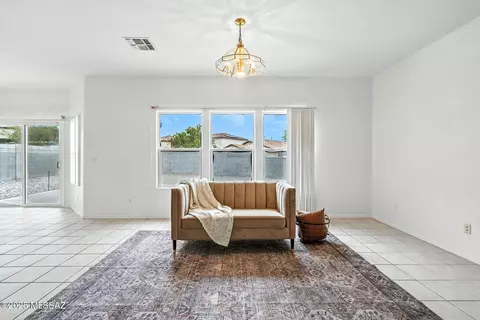 Living - 8464 E Via Cortina De Madera, Tucson, AZ 85747 photo 2 of 6