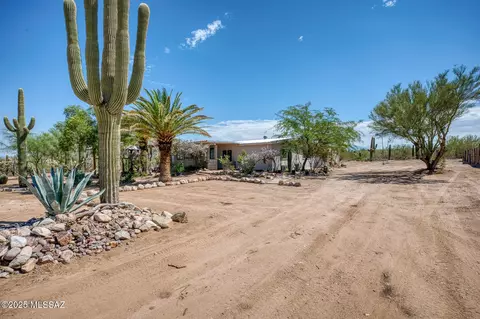 6080 N Bobcat Ln, Tucson, AZ 85743