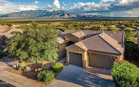 2145 W Cactus Run Dr, Green Valley, AZ 85622