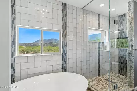 Bath - 5335 E Cloud Nine Dr, Tucson, AZ 85739 photo 2 of 5