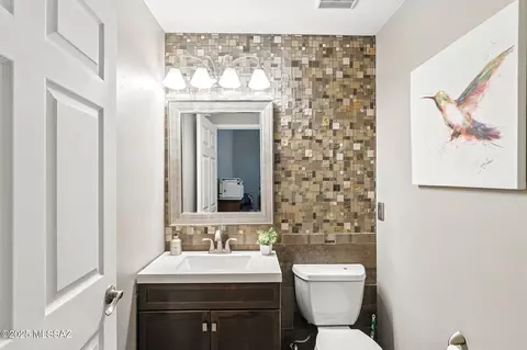 Bath - 5335 E Cloud Nine Dr, Tucson, AZ 85739 photo 5 of 5