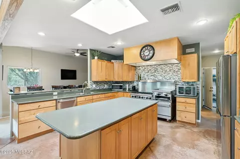 Kitchen - 5335 E Cloud Nine Dr, Tucson, AZ 85739 photo 4 of 4