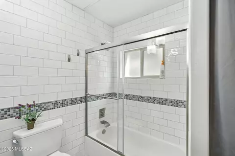 Bath - 5335 E Cloud Nine Dr, Tucson, AZ 85739 photo 4 of 5