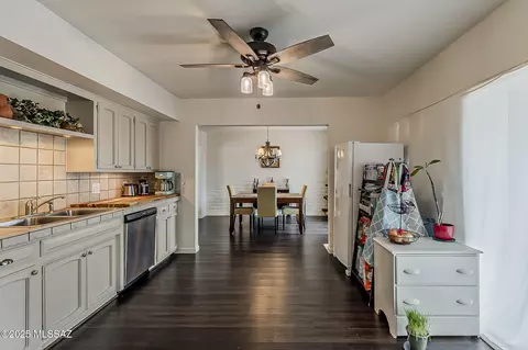 Kitchen - 7860 E Hampton St, Tucson, AZ 85715 photo 2 of 4