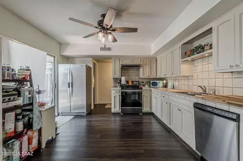 Kitchen - 7860 E Hampton St, Tucson, AZ 85715 photo 1 of 4