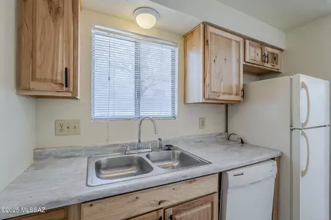 Kitchen - 5962 E Refreshment Pass, Tucson, AZ 85712 photo 4 of 5