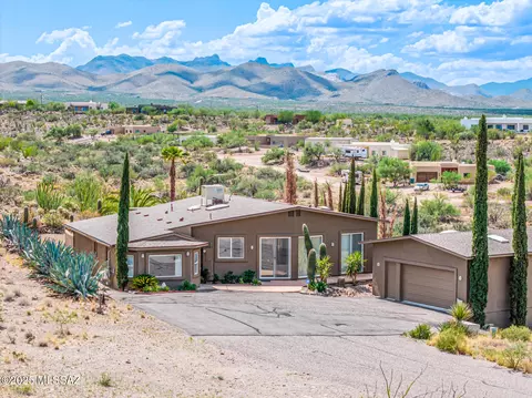 886 S Hobbs Pl, Vail, AZ 85641
