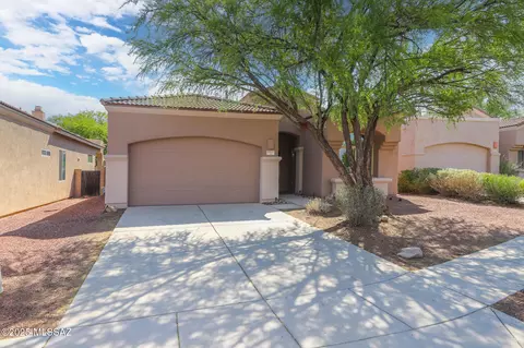 10425 S Avenger Ln, Vail, AZ 85641