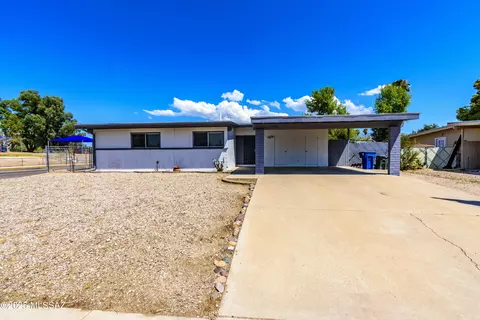 8401 E Bogota Pl, Tucson, AZ 85715