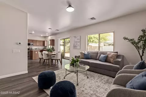 Living - 20950 E Frontier Rd, Red Rock, AZ 85145 photo 2 of 4