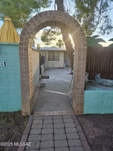 1745 N Hart Ln, Tucson, AZ 85712