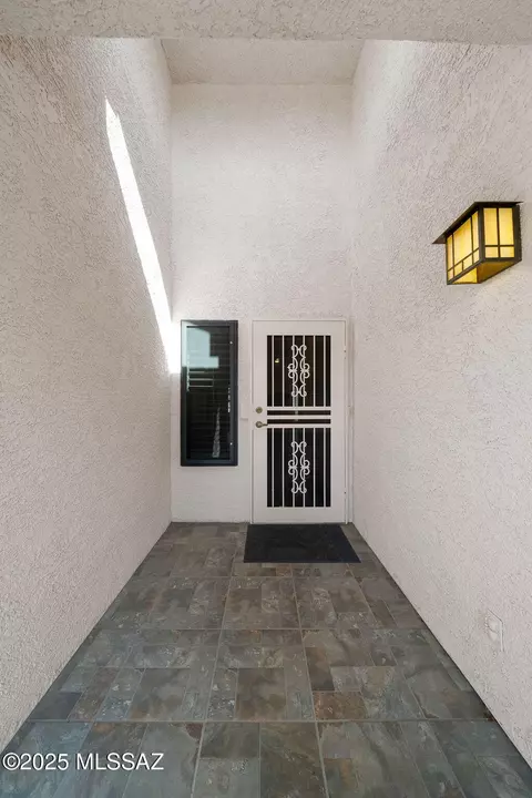 9631 E Banbridge St, Tucson, AZ 85747 photo 4